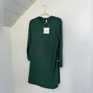 NEW WITH TAGS Goosebumps women’s lounge dress! Dark green. Size Medium.